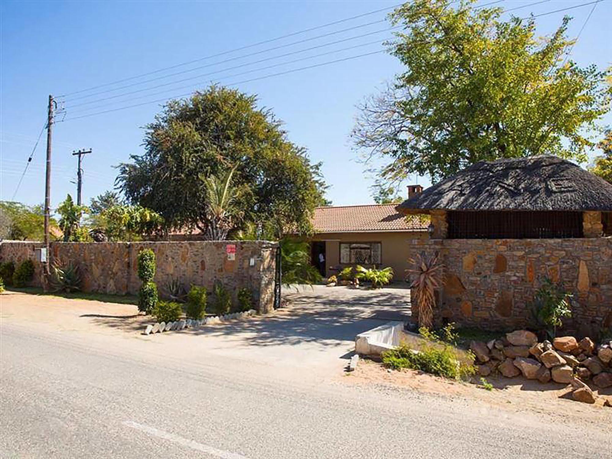 A New Earth Guest Lodge Francistown Esterno foto