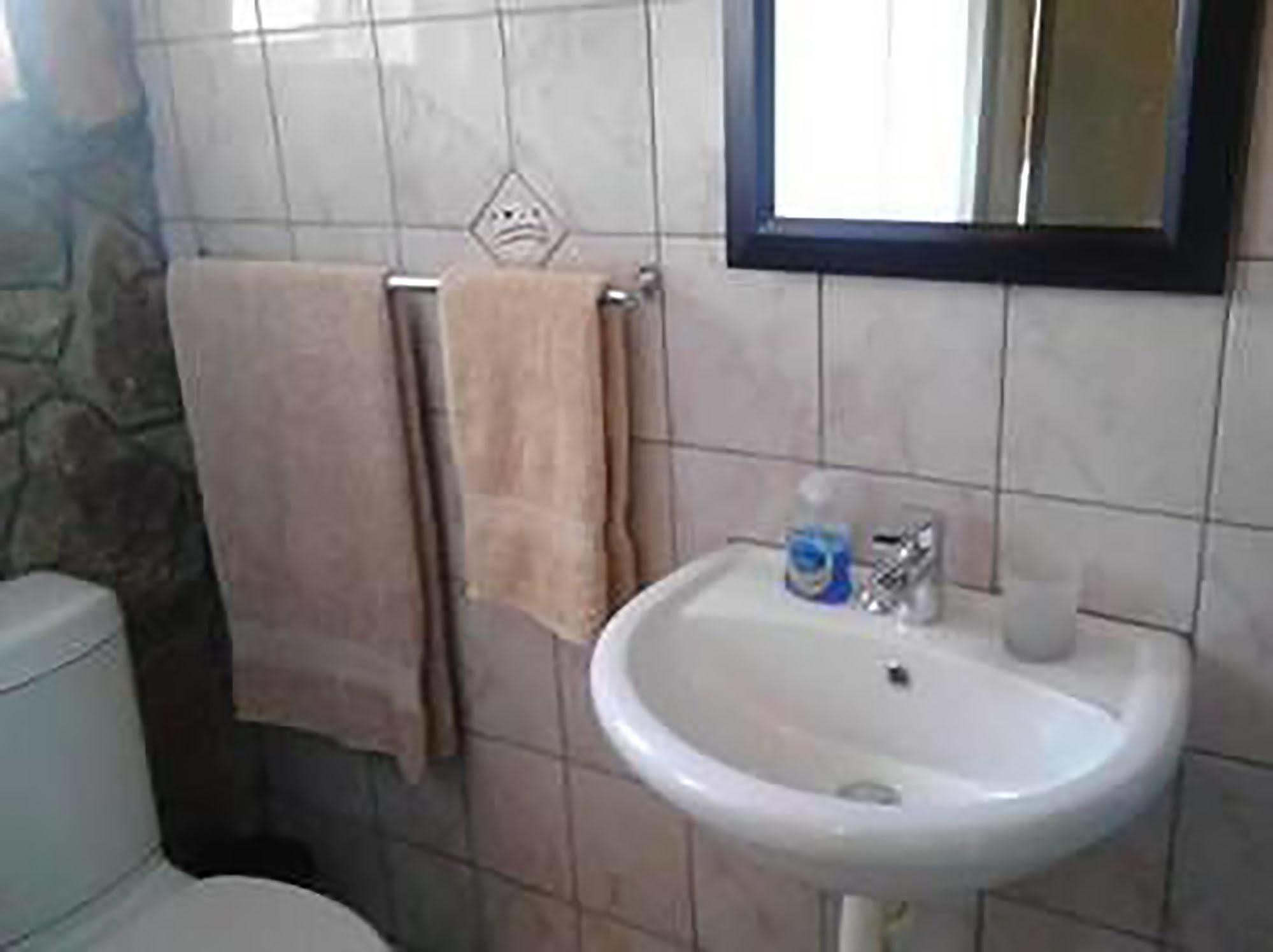 A New Earth Guest Lodge Francistown Esterno foto