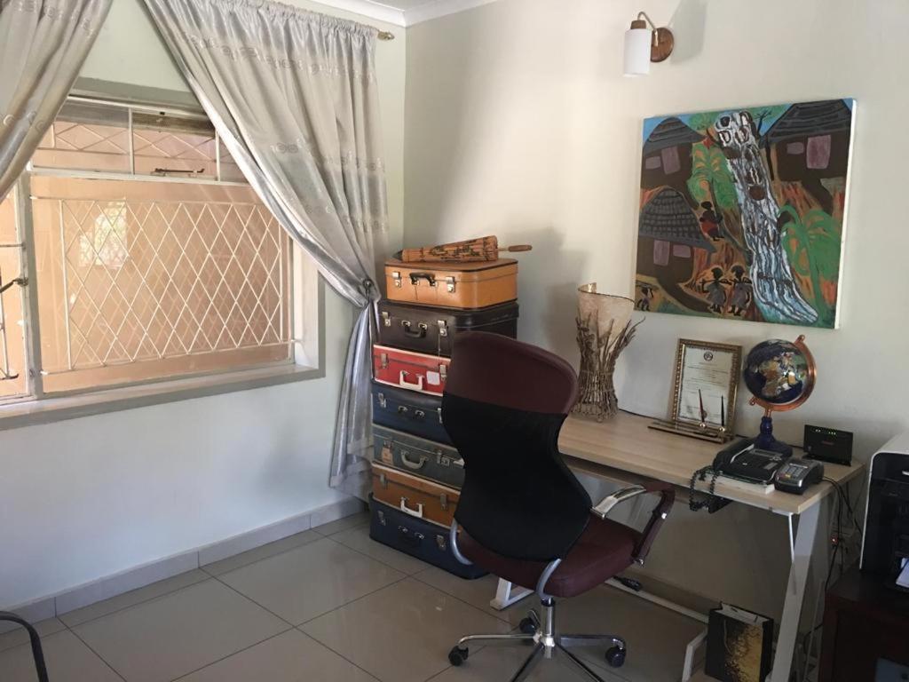 A New Earth Guest Lodge Francistown Esterno foto