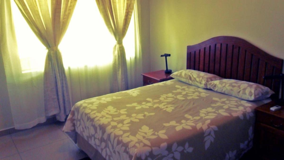 A New Earth Guest Lodge Francistown Esterno foto